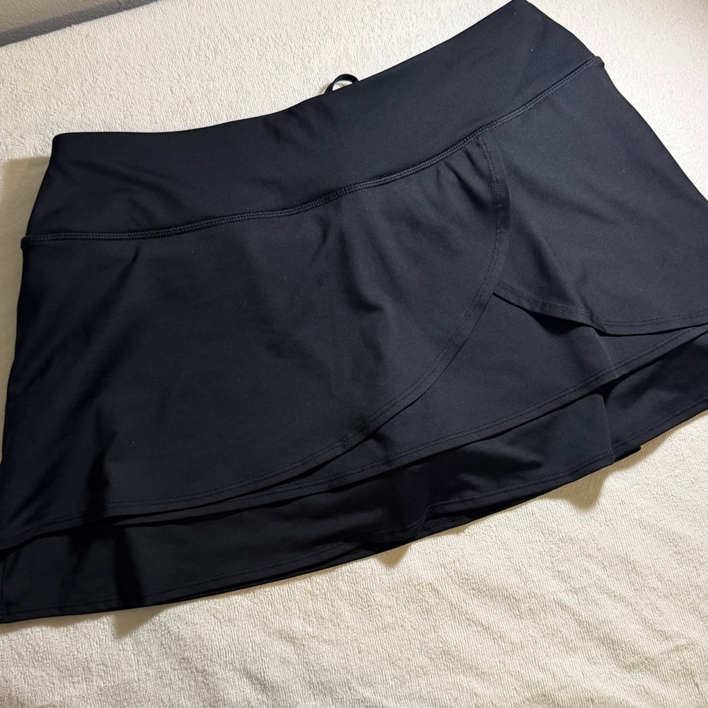 Athleta Women’s Tennis Skirt/Skort Sz M Black Built-In Shorts Gym Workout Tennis